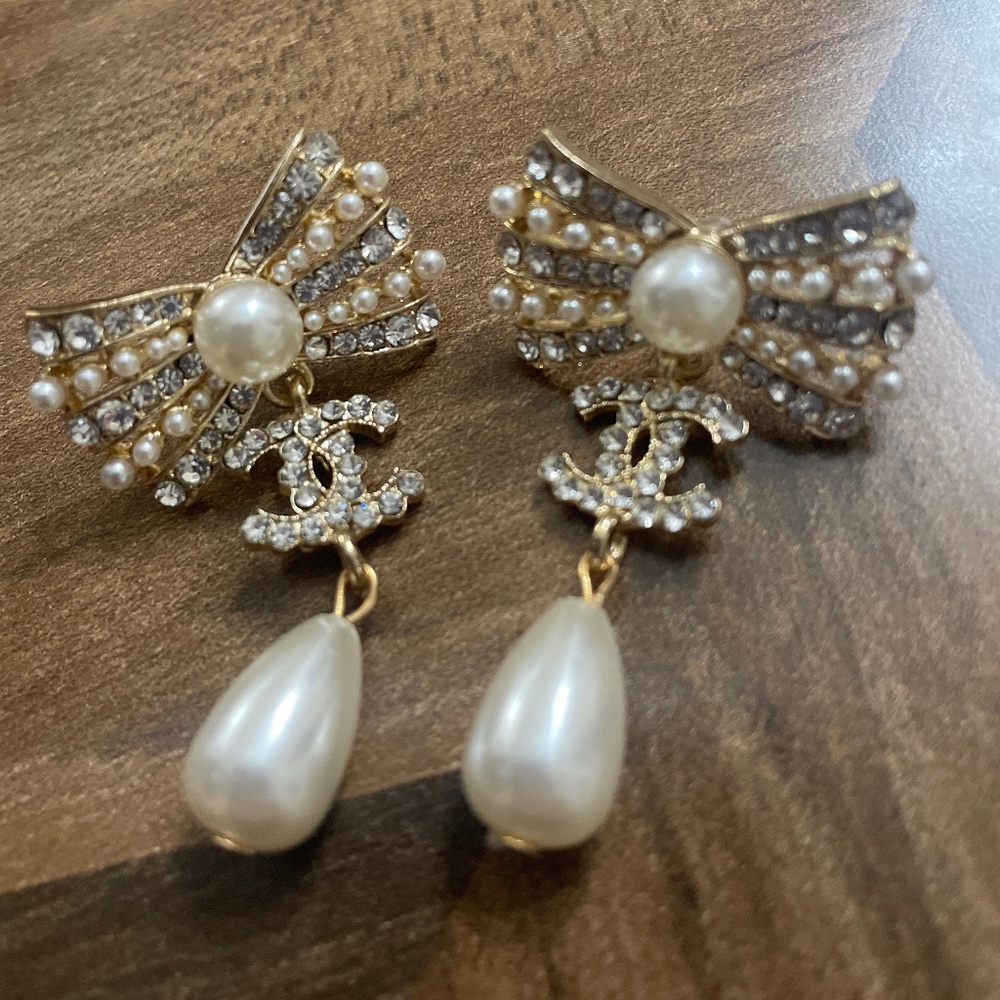 Chanel earrings Trading only
